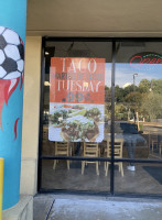 Tacos El Bukanas outside