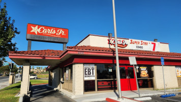 Carl’s Jr. outside