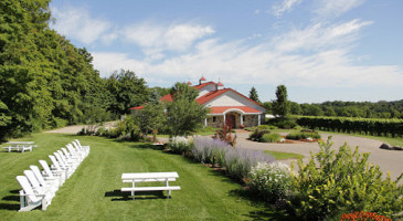 Brys Estate Vineyard Winery outside