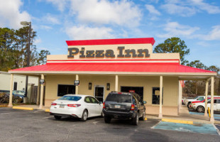 Pizza Inn inside