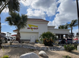 In-n-out Burger outside