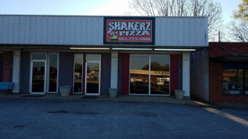 Shakerz Pizza inside