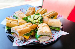 Groucho's Deli food