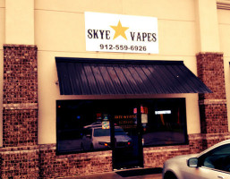 Skye Vapes Jesup outside