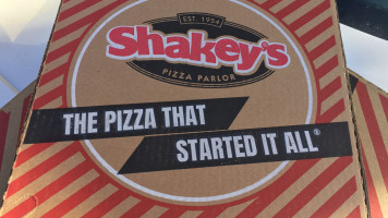 Shakey's Pizza Parlor food