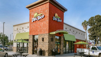 Del Taco outside