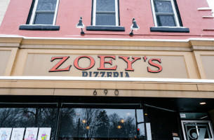 Zoey's Pizza food