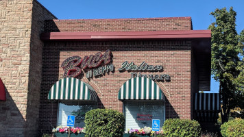 Buca Di Beppo Italian food