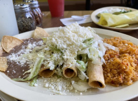 El Huarache De Dona Chela food