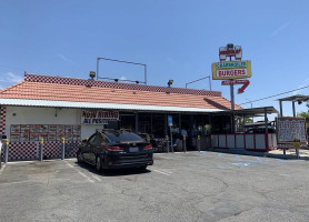 Bobo’s Burgers outside