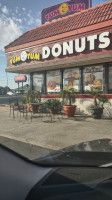 Yum Yum Donuts outside