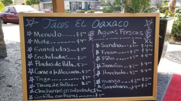 El Oaxaco Taqueria Y Antojitos Oaxaqueños outside