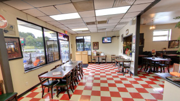 Sal's Pizza inside