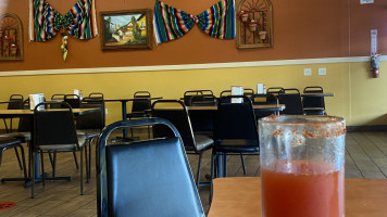 Los Caporales Taqueria food