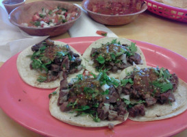 Los Caporales Taqueria food