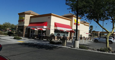 In-n-out Burger outside