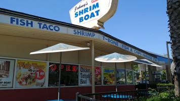 Johnny's Shrimp Boat inside