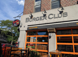 Burger Club outside