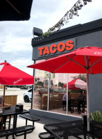 Mojos Tacos In St. August food