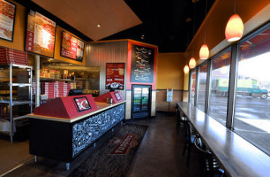 Toppers Pizza inside