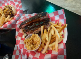 Fox's Bbq food