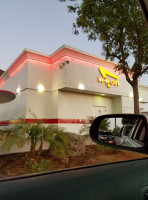 In-n-out Burger outside