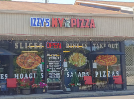 Izzy's Ny Pizza outside