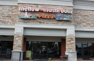 Mellow Mushroom John's Creek outside