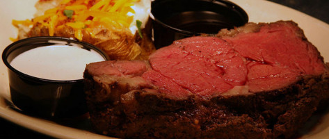 Harold Seltzer's Steakhouse food