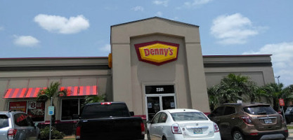 Denny's In Ed outside