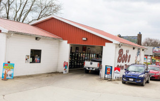 Bob's Pizza And Sub Stop outside