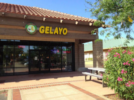 Gelayo outside