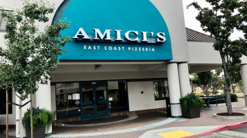 Amici's East Coast Pizzeria outside