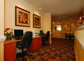 Comfort Suites inside