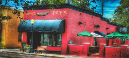 Tarpon Tavern outside