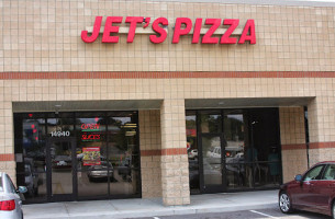 Jet's Pizza In Ballw outside