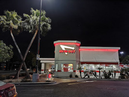 In-n-out Burger outside