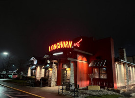 Longhorn Steakhouse outside