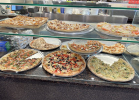 Vinnie's Italian Pizzeria food