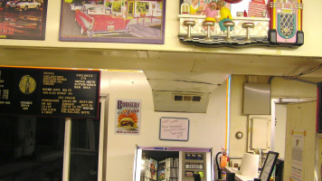 Cookees Drive-in inside