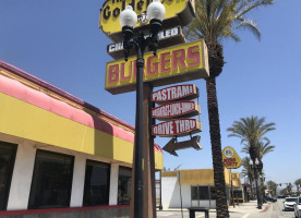 Golden Ox Burgers outside