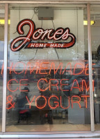 Jones Homemade Ice Cream outside