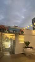 Shores Kitchen Santa Monica outside