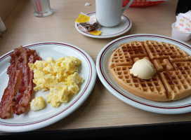 Huddle House food