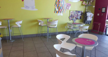 Menchie's Frozen Yogurt food