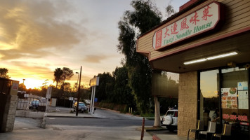 Tasty Noodle House outside