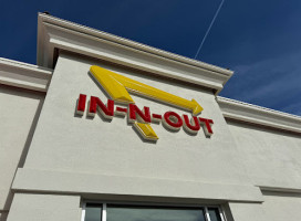 In-n-out Burger inside