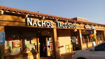 Nacho’s Taco Shop outside