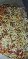 Giovanni's Pizza food