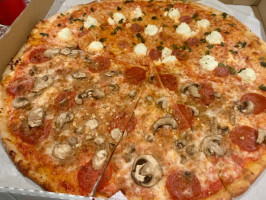 Speederia Pizzeria food